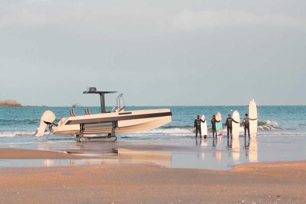 Beach amphibious boat with tracks