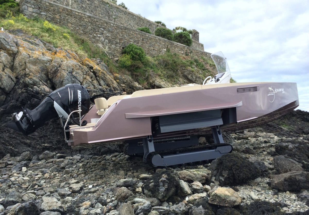 Boat that drives on rocks
