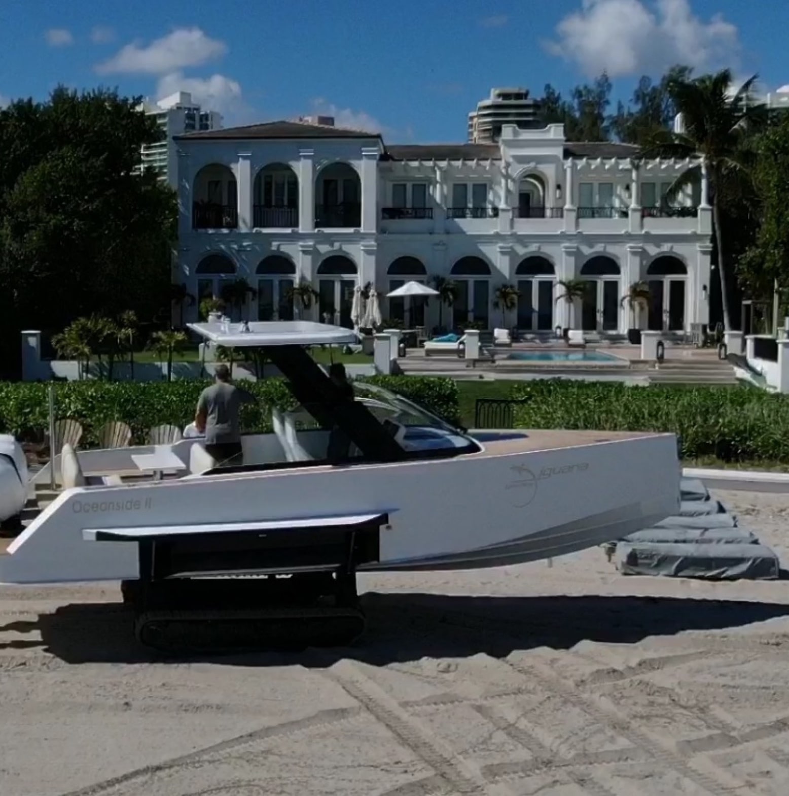 Amphibious boat in Florida