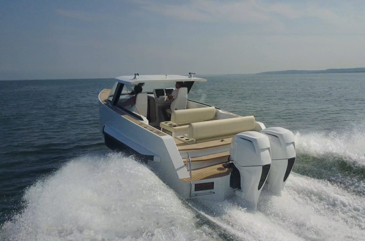 Sea outing aboard the amphibious Iguana Commuter