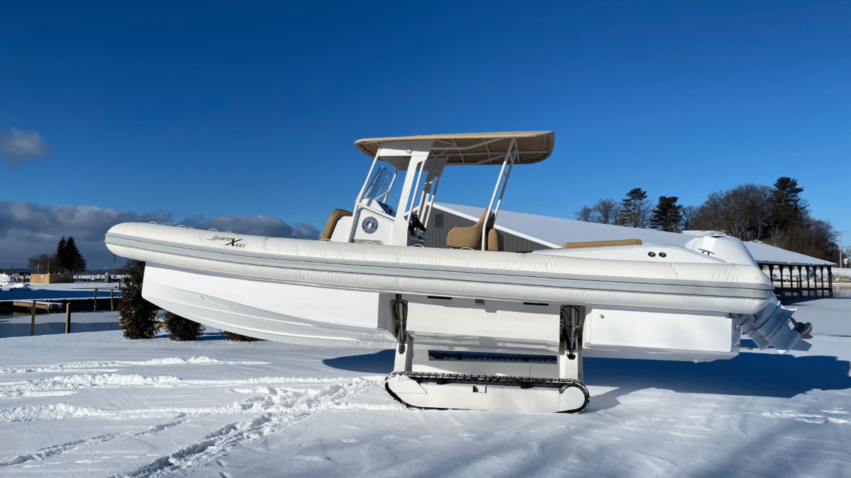 amphibious_boat_in_the_snow_Michigan
