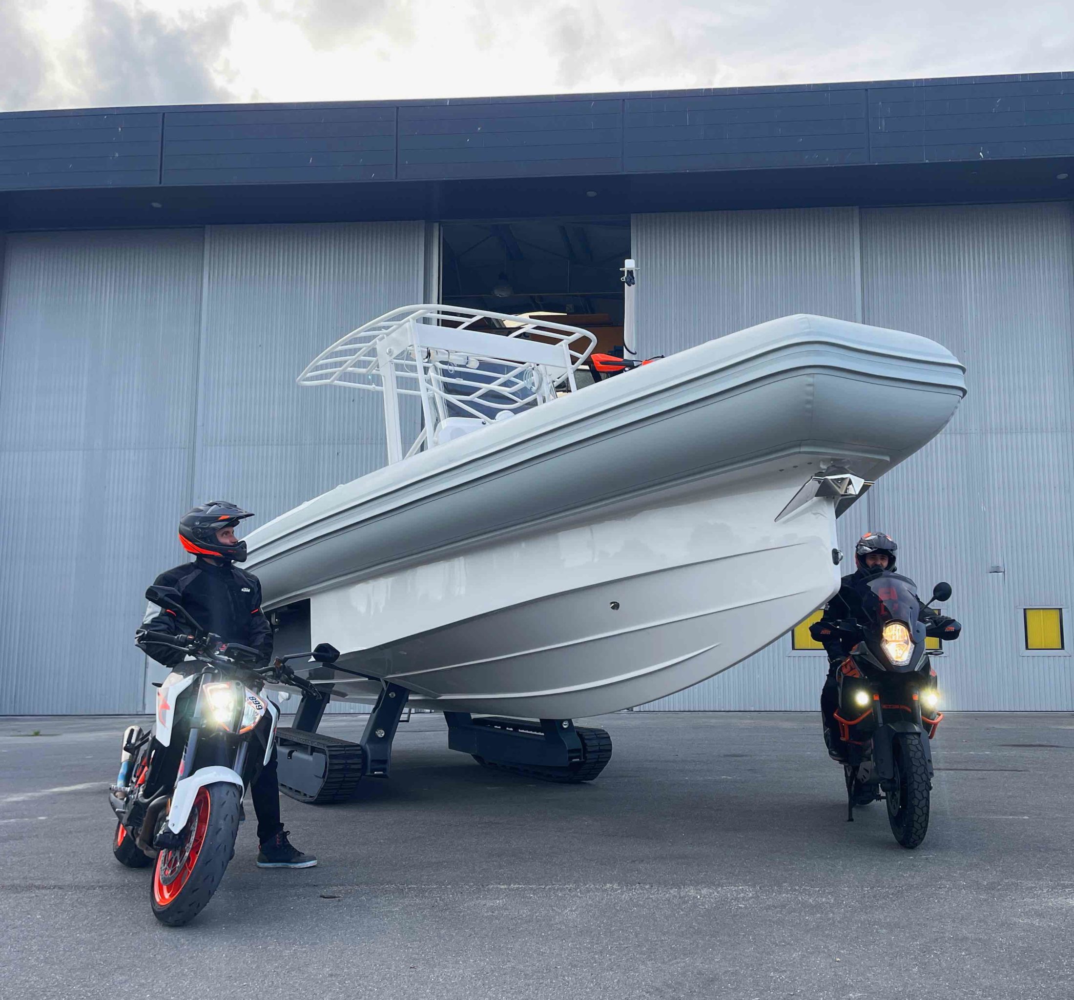 Iguana Amphibious boat bikers