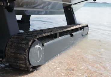 Close up on the tracks of our amphibious boats